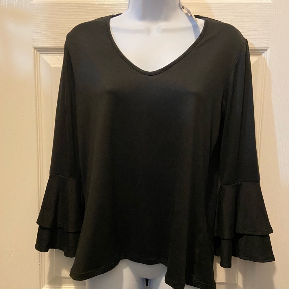 🌻NWT Yana K  bell sleeve black knit top